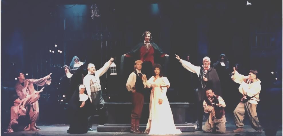 Cast photo for Dracula